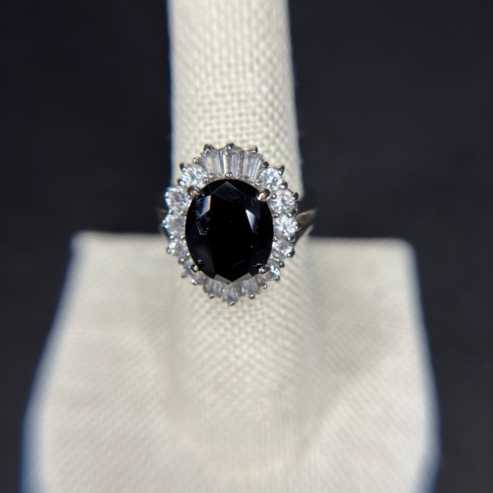 Women's Black & Silver Oval Stone Ring size 7